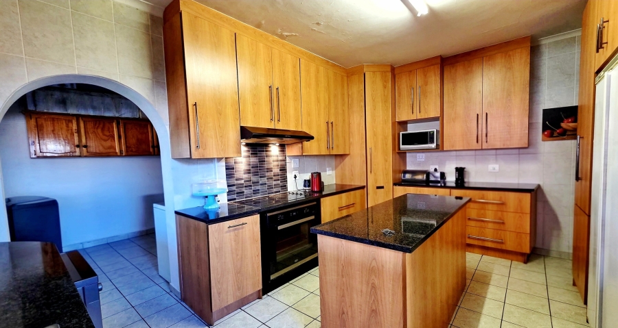 5 Bedroom Property for Sale in Kabega Park Eastern Cape